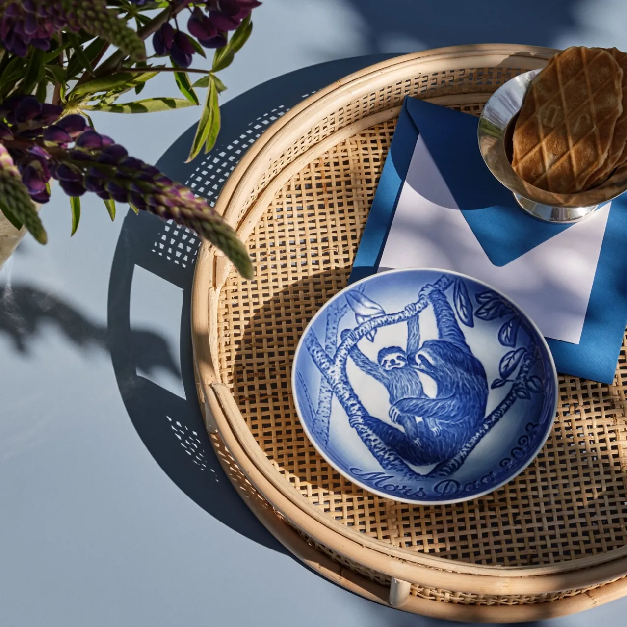 Bing & Grøndahl Mother's Day Plate 2023, Sloth with Young, 15 cm