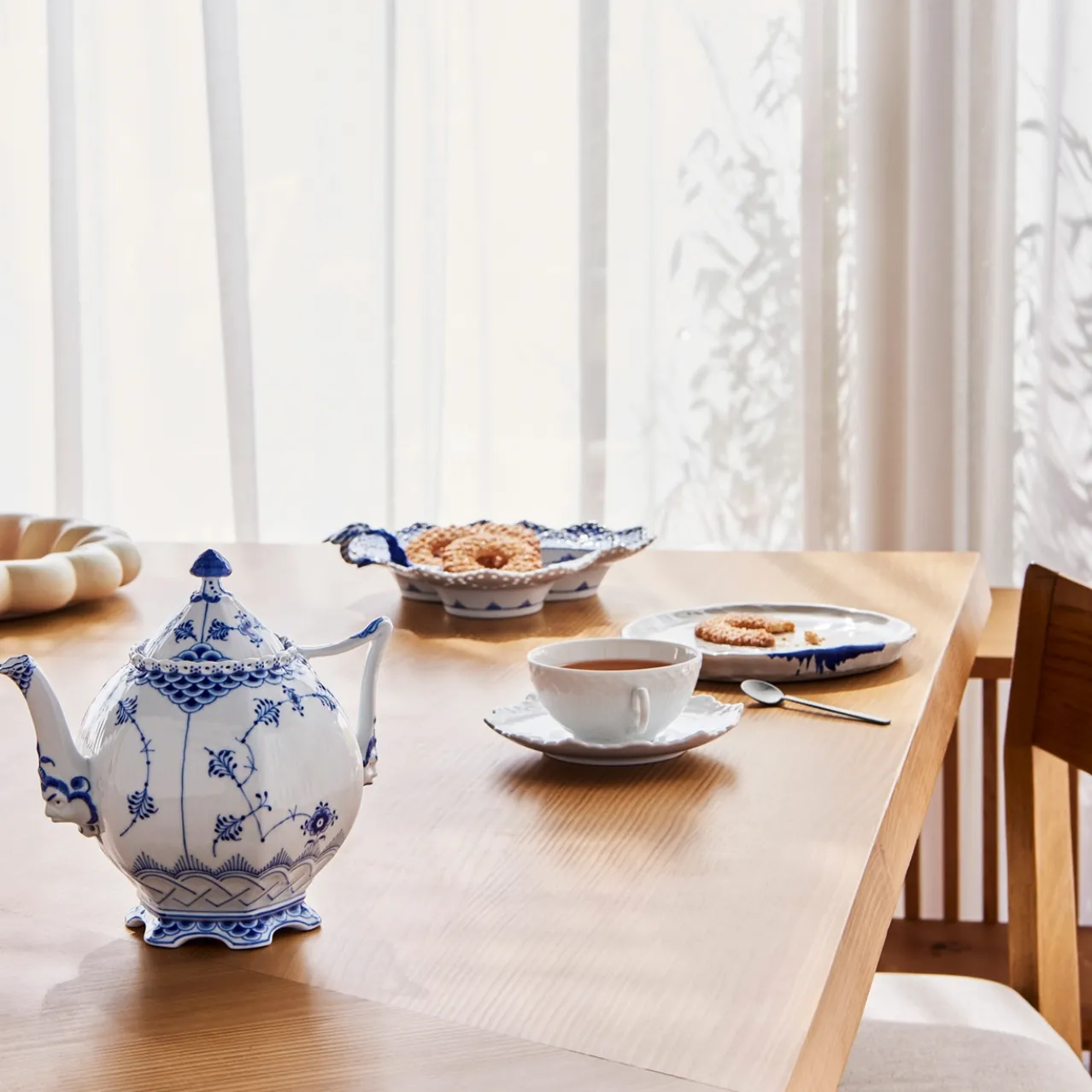 Blue Fluted Full Lace Teapot, 70 cl