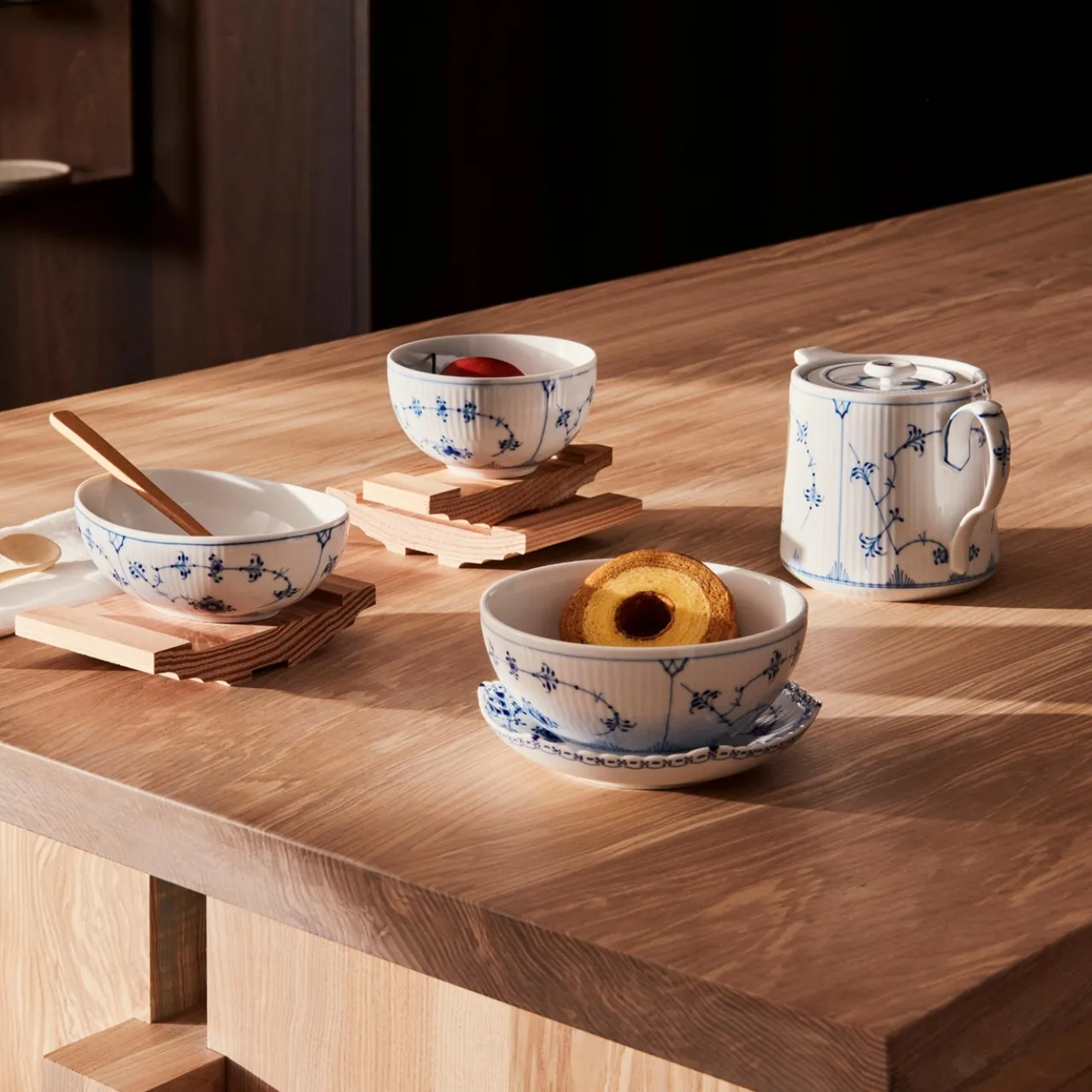 Blue Fluted Plain Teapot, 75 cl