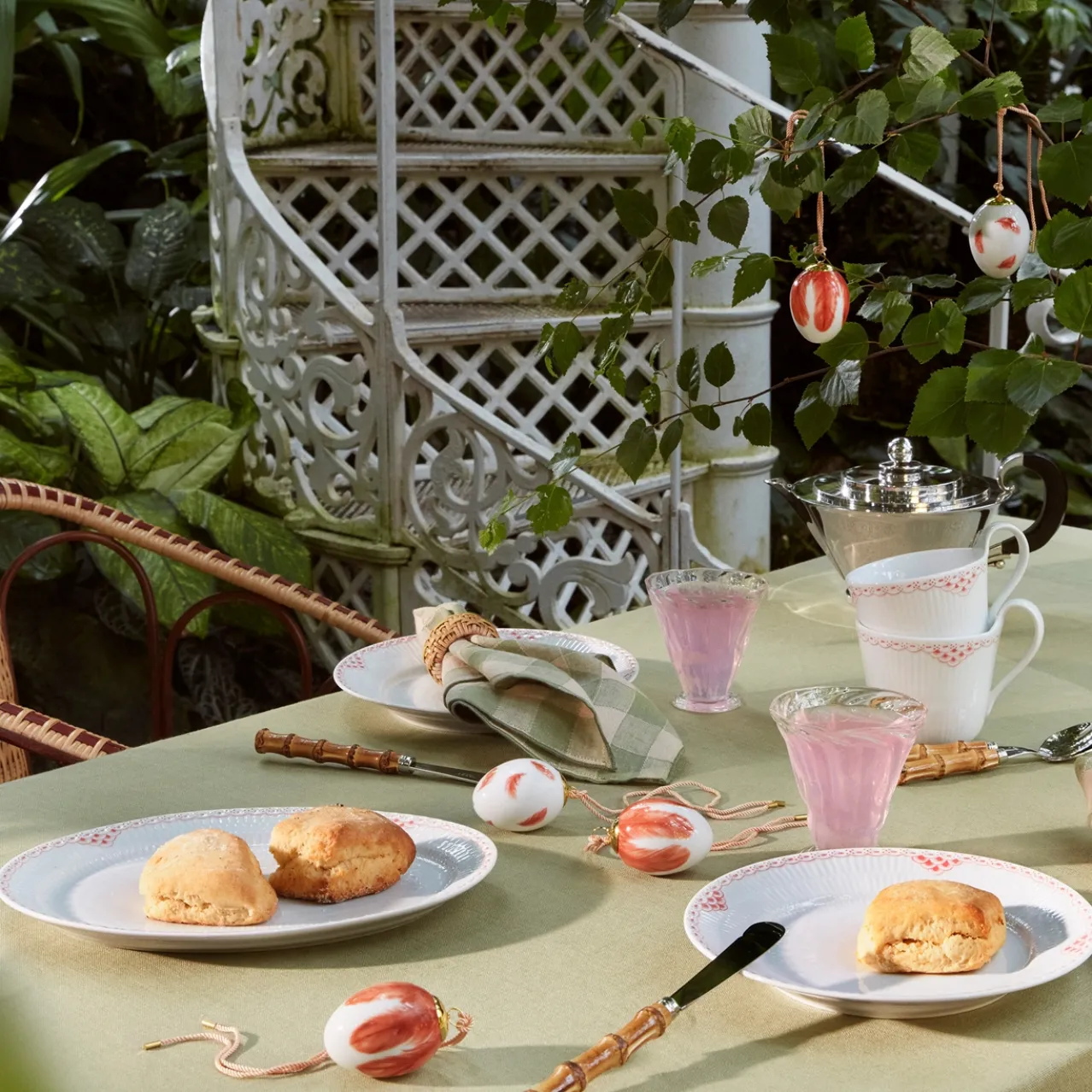 Coral Lace High Handle Cup, 33 cl