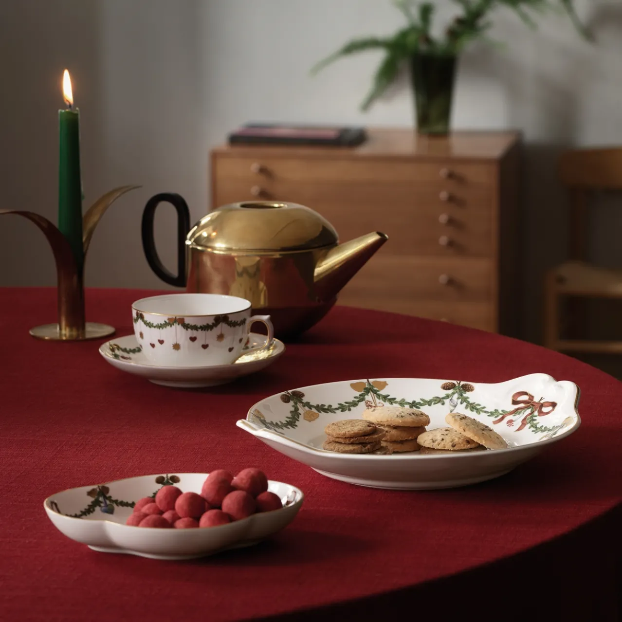 Star Fluted Christmas Dish, 27 cm